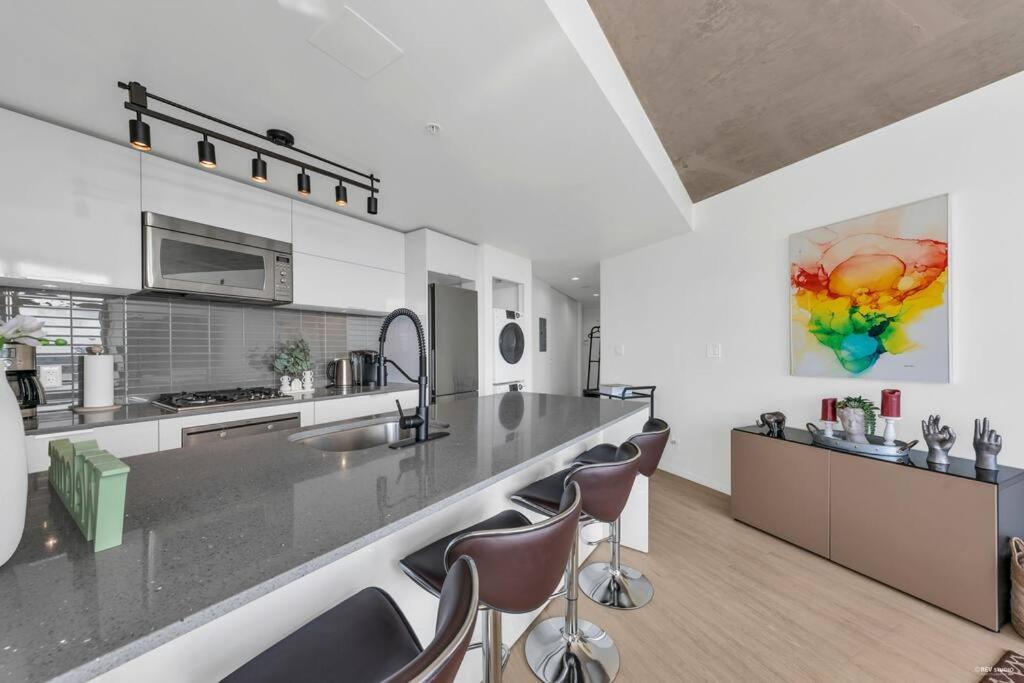 Skyview, 40Th Floor! 2Br Condo In Downtown 밴쿠버 외부 사진